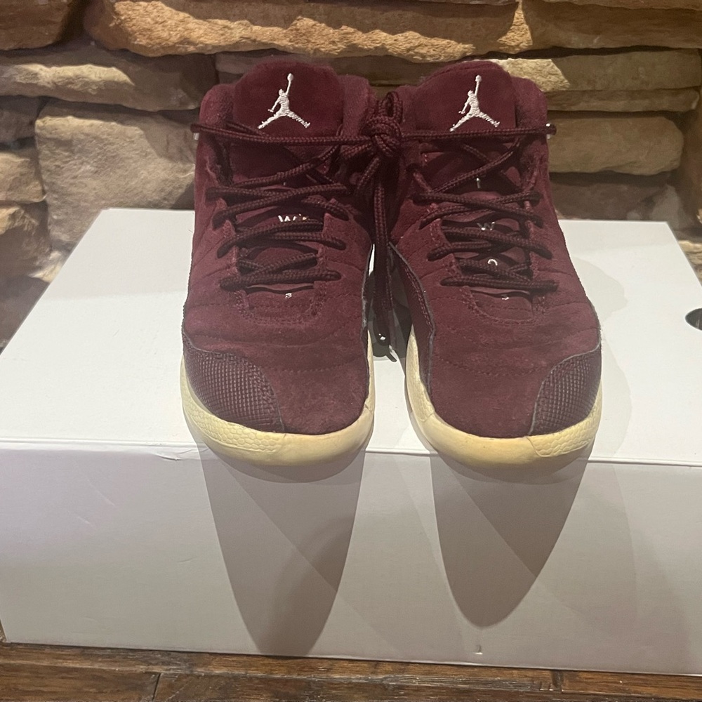 Jordan Kids Sneakers in Maroon and Cream